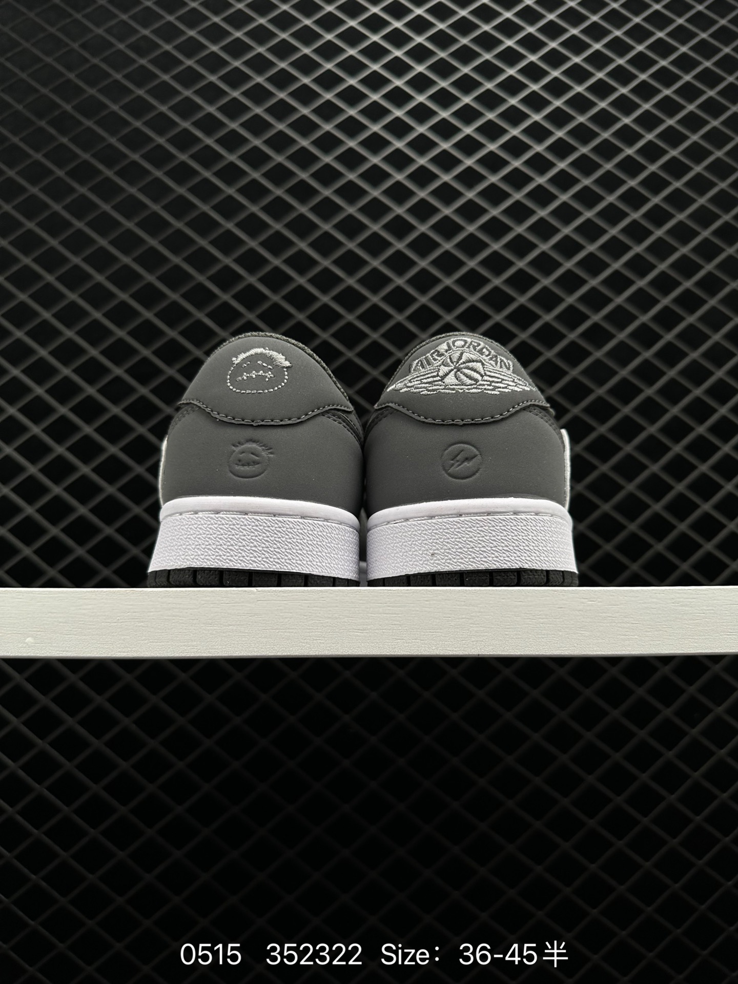 NIKE  Air Jordan 1 Low